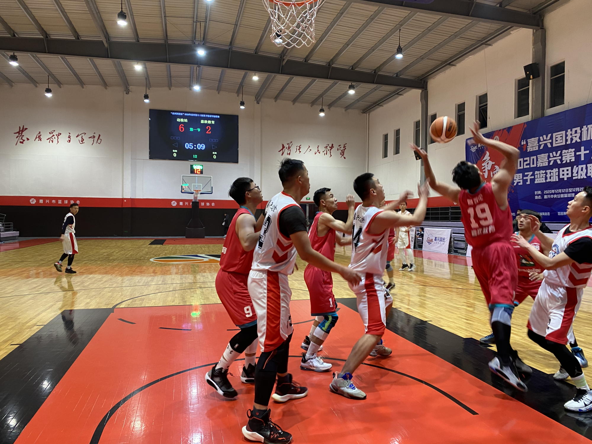黑白直播nba-两支劲旅鏖战至最后一刻，分胜负难分轩轾的简单介绍