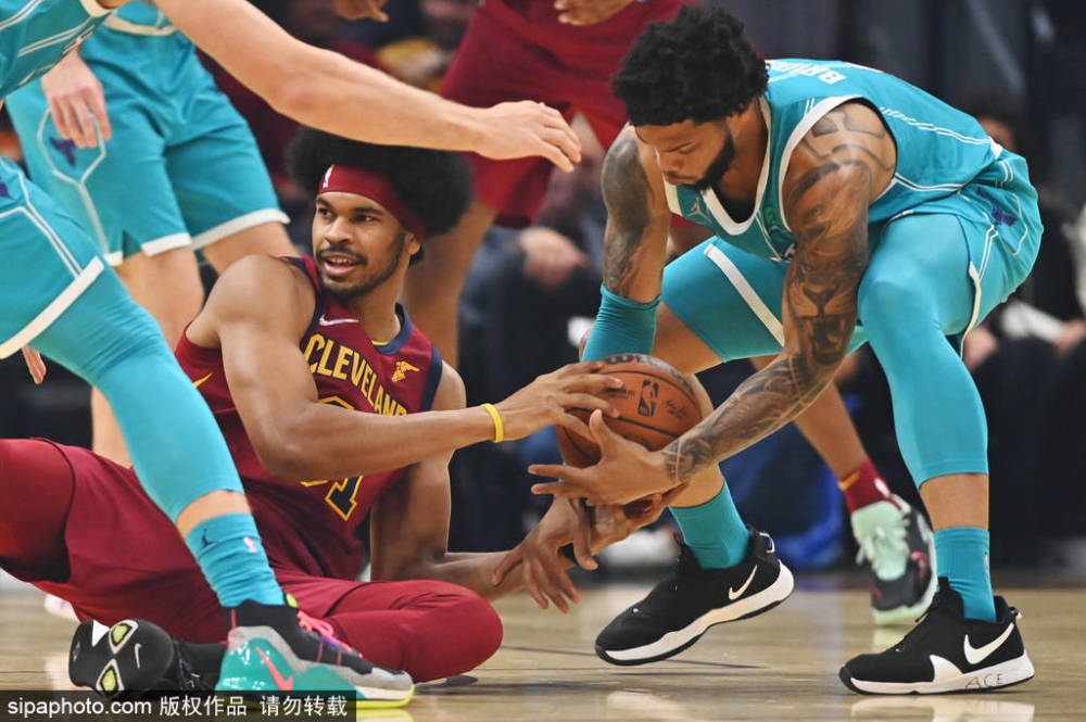 绿军擒下黄蜂继续领跑