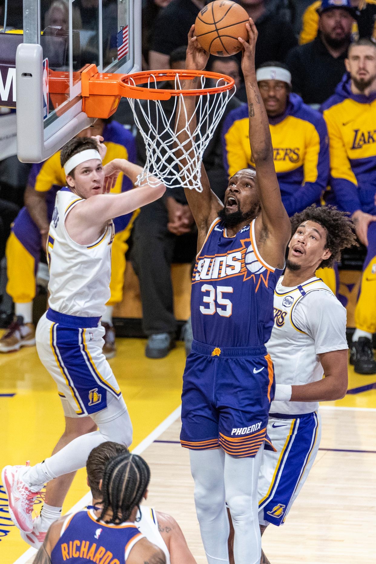 黑白直播在线观看-广东队碾压浙江队,东契奇状态火热的简单介绍