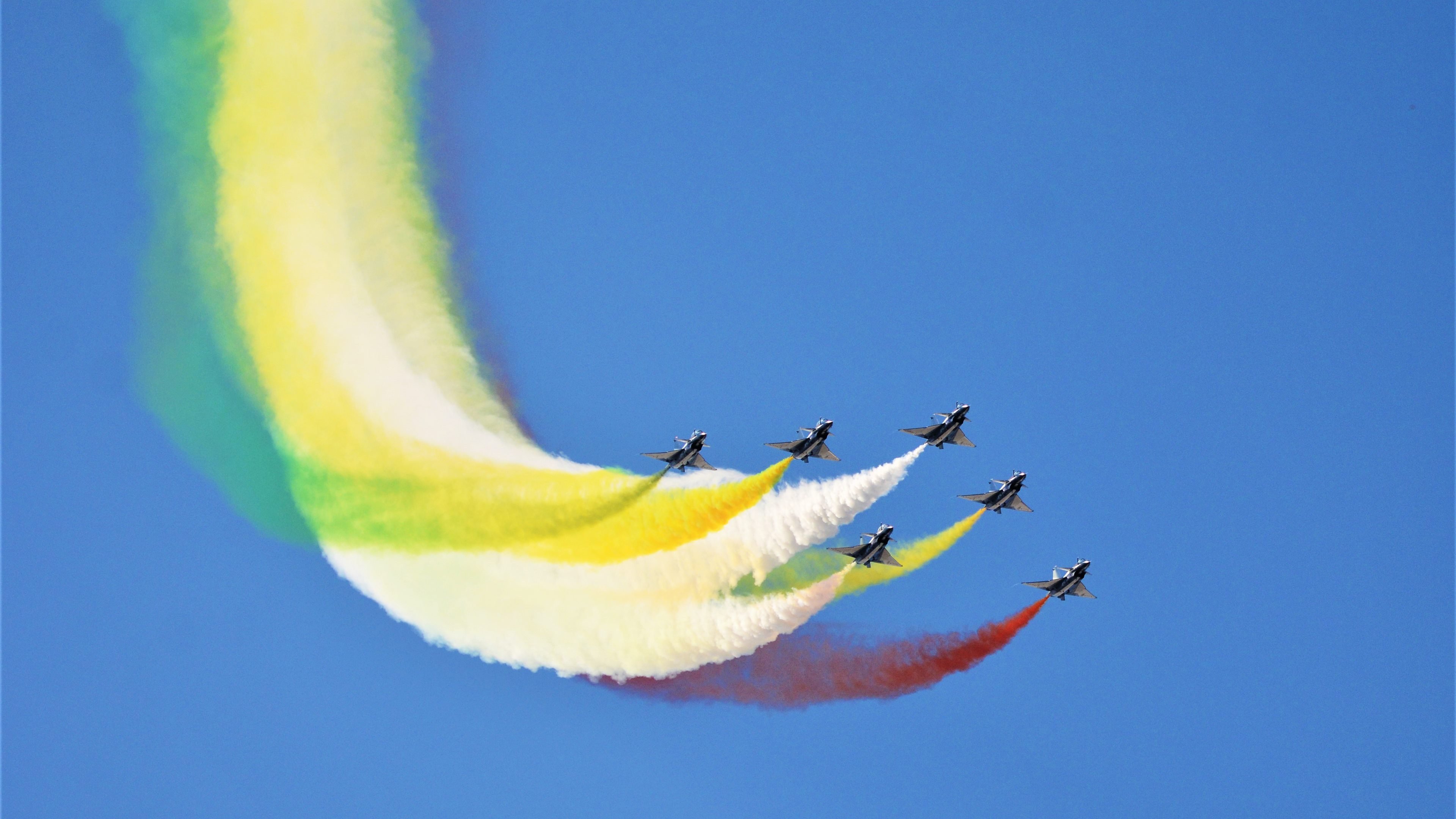 黑白直播nba在线观看-小贾伦化身密尔沃基叹息之墙，雄鹿窒息防守终破撕裂之城